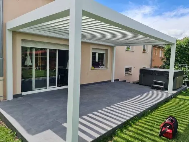 Pergola blanche